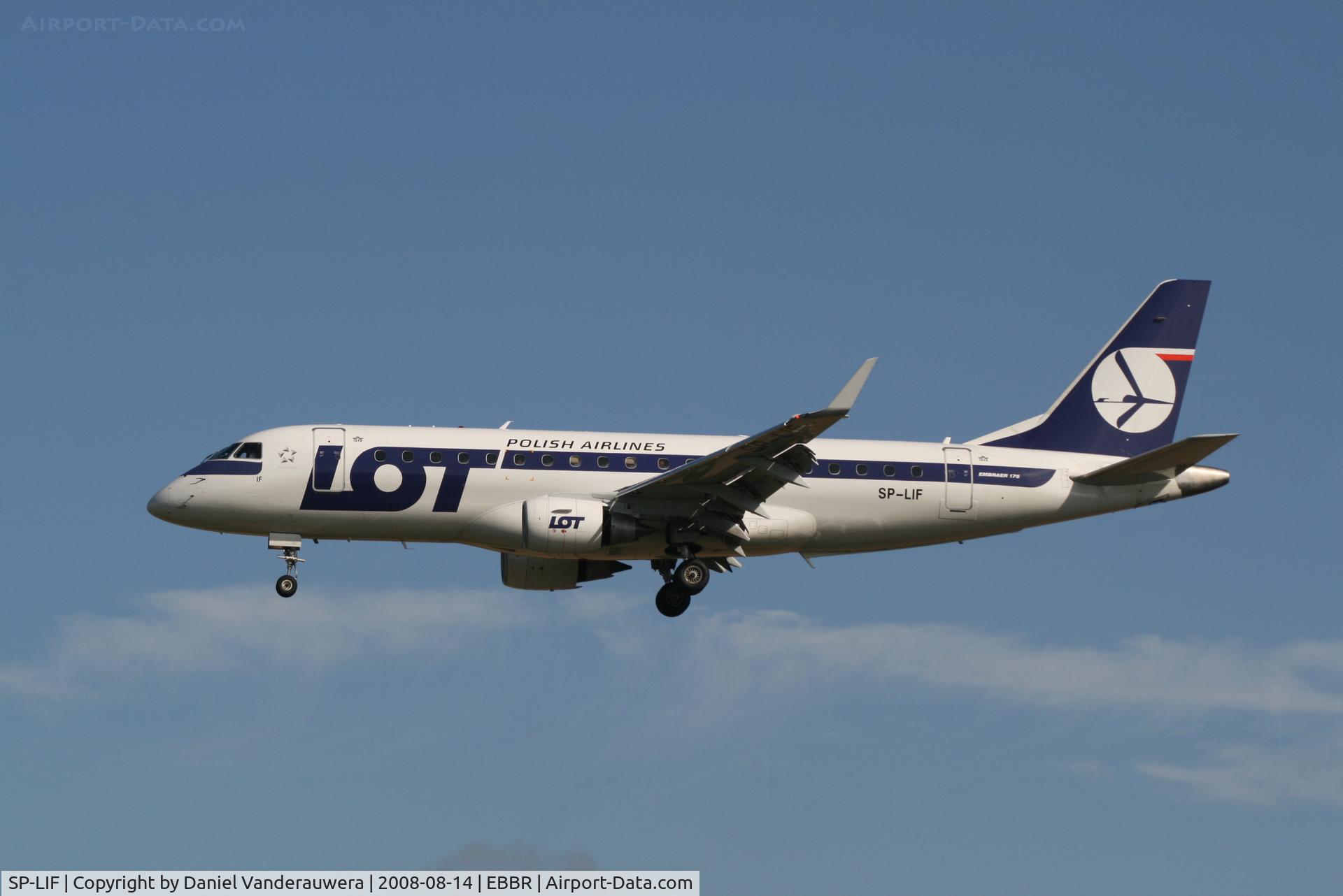 SP-LIF, 2006 Embraer 175STD (ERJ-170-200STD) C/N 17000154, arrival of flight LO235 to rwy 25L