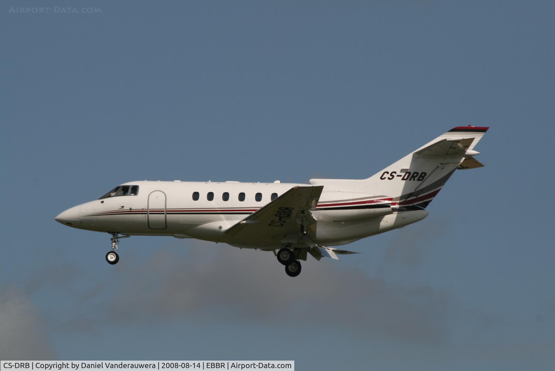 CS-DRB, 2004 Raytheon Hawker 800XP C/N 258690, descending to rwy 25L