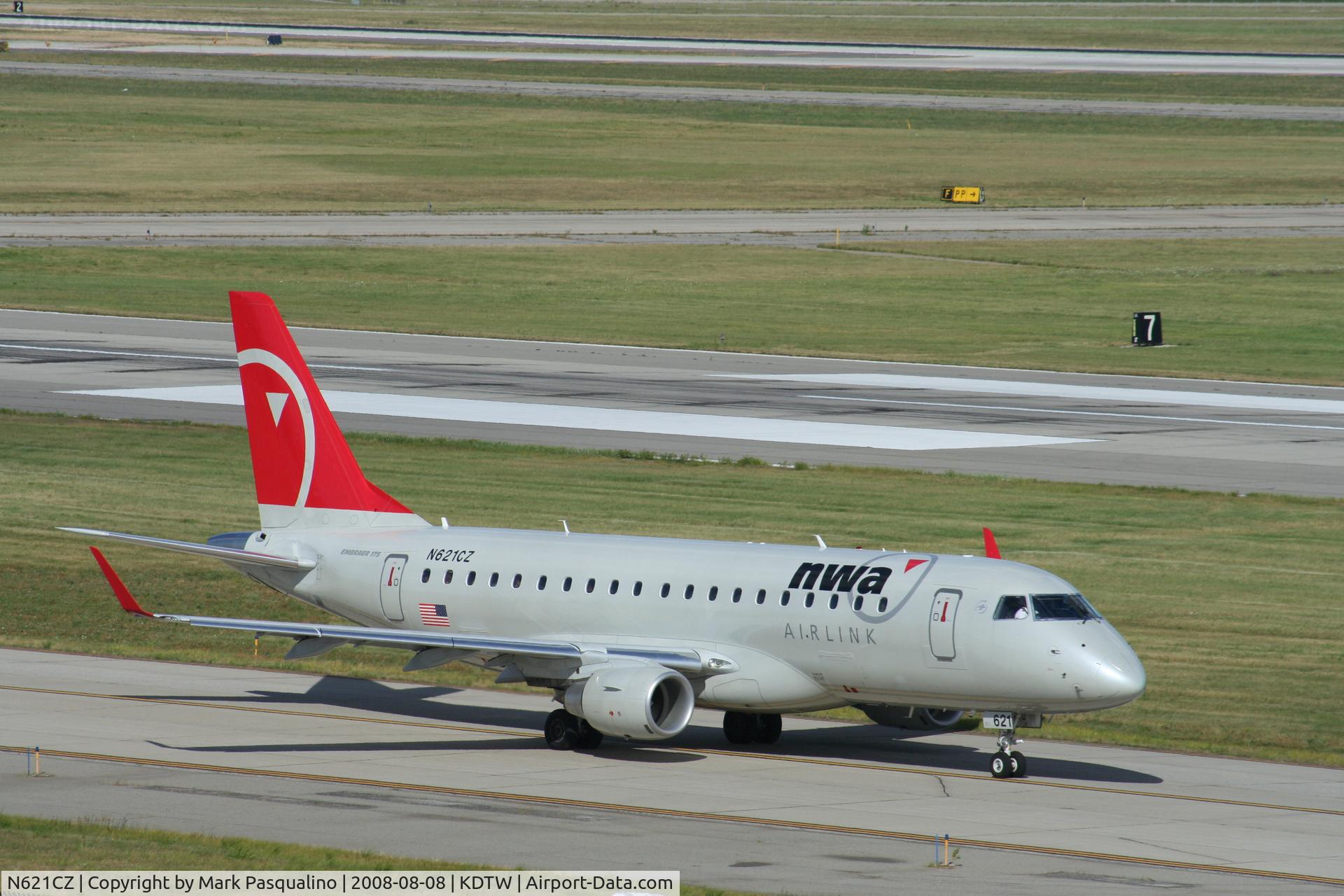 N621CZ, 2008 Embraer 175LR (ERJ-170-200LR) C/N 17000218, ERJ170-200LR
