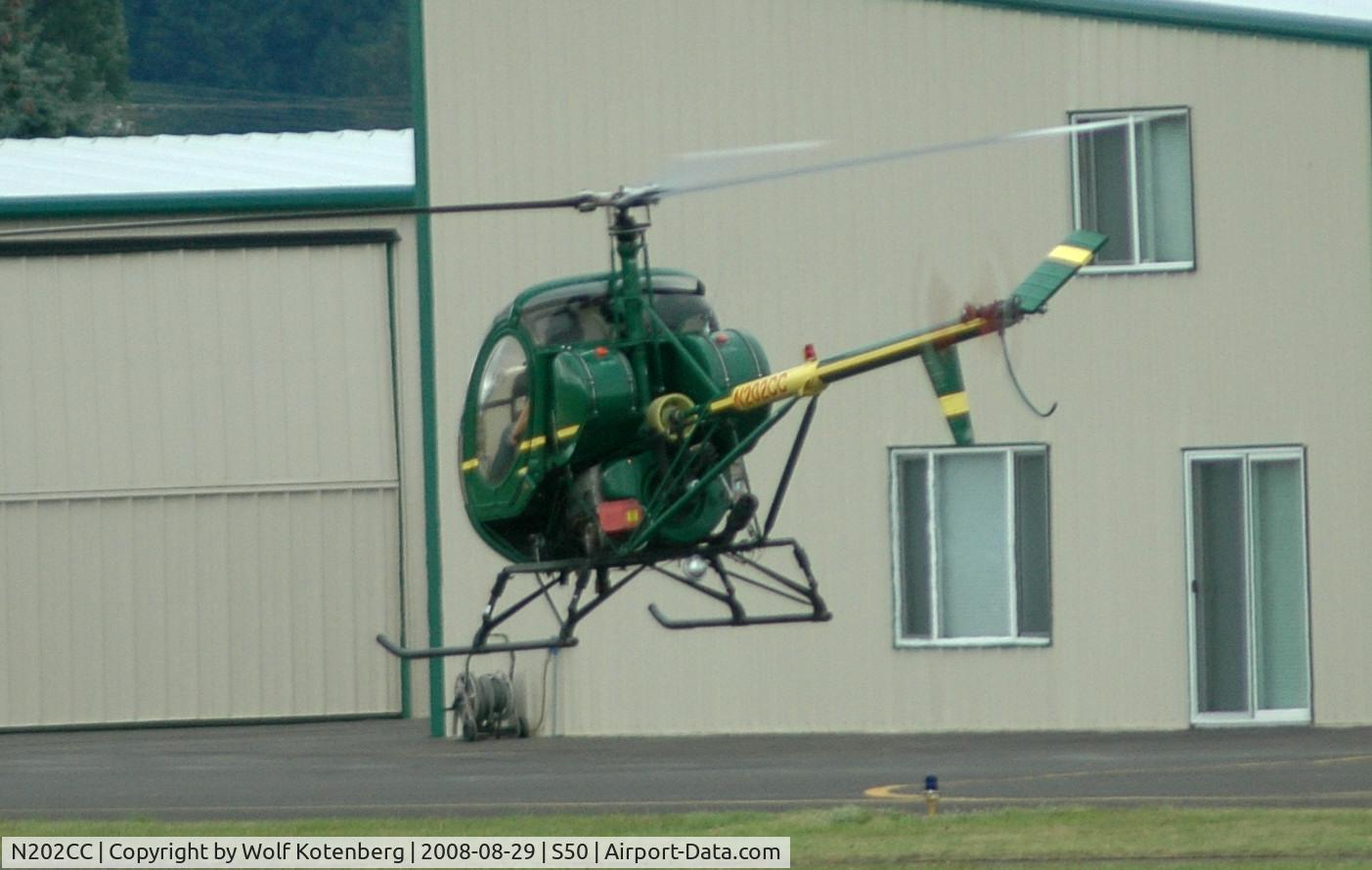 N202CC, 1989 Schweizer 269C C/N S1421, hovering