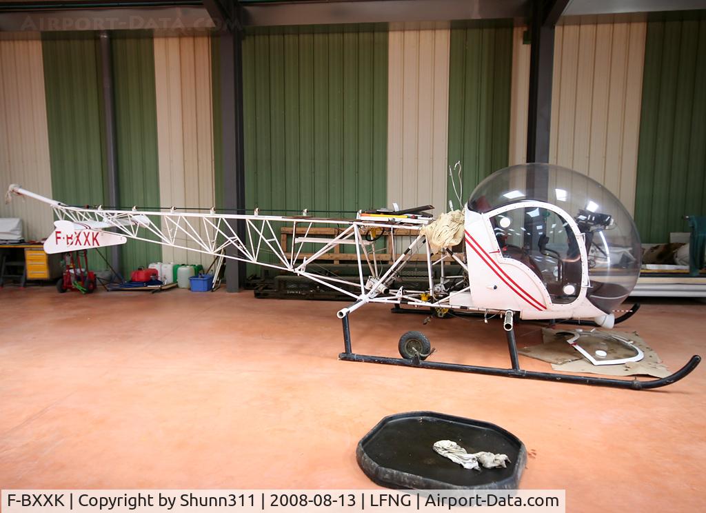 F-BXXK, Agusta AB-47G C/N 069, Without any engine and rotor... Parked definitively ?