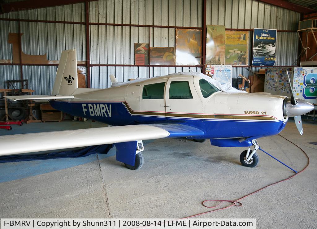 F-BMRV, Mooney M20E Super 21 C/N 512, Inside private hangar...