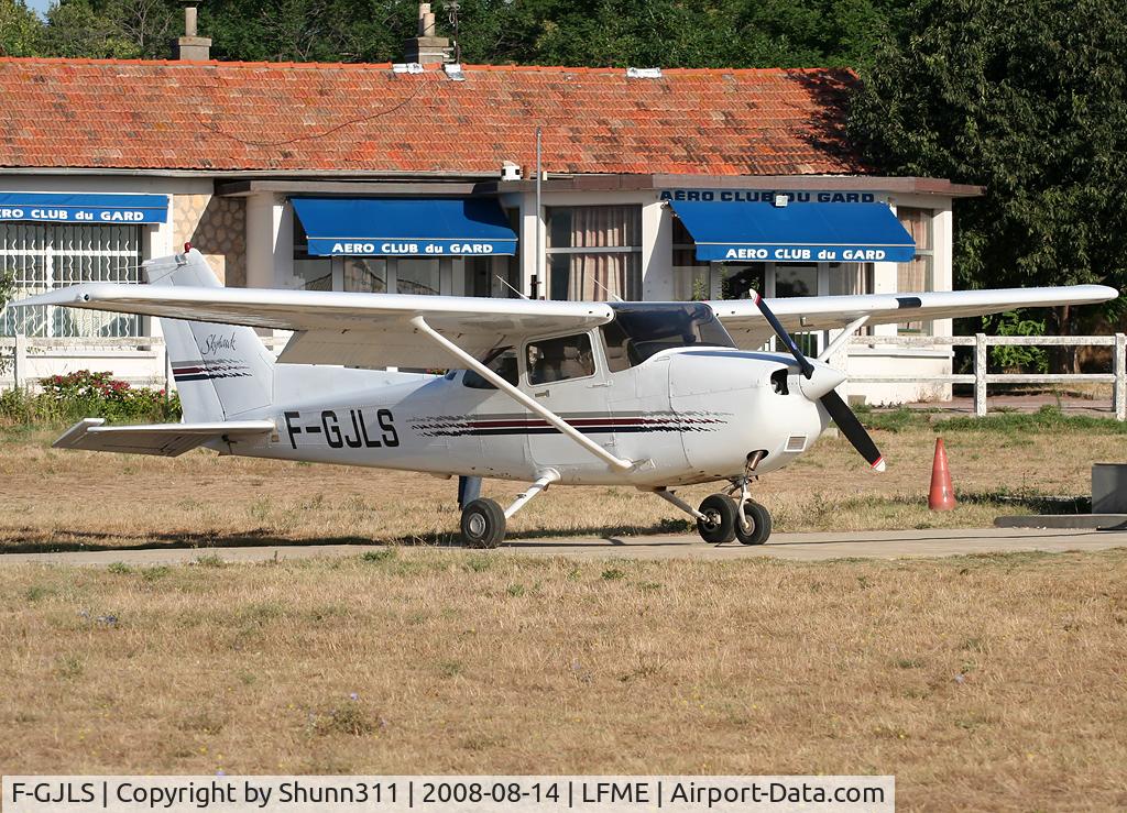 F-GJLS, 1997 Cessna 172R Skyhawk C/N 17280173, Refuelling...