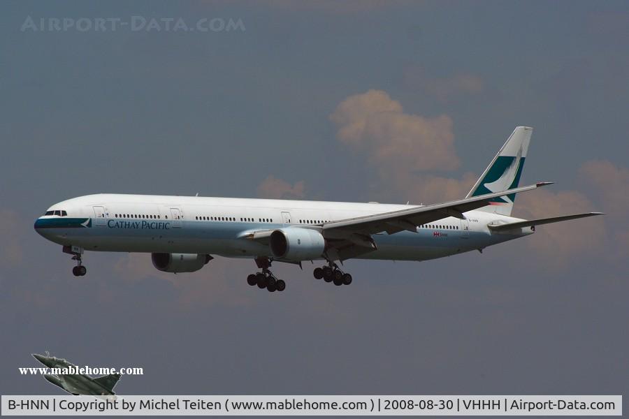 B-HNN, 2003 Boeing 777-367 C/N 33703, Cathay Pacific approaching 25R