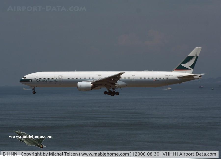 B-HNN, 2003 Boeing 777-367 C/N 33703, Cathay Pacific approaching 25R