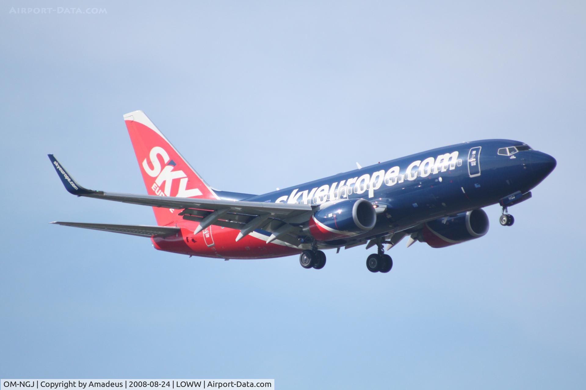 OM-NGJ, 2007 Boeing 737-76N C/N 34755, Boeing 737 landing RWY34