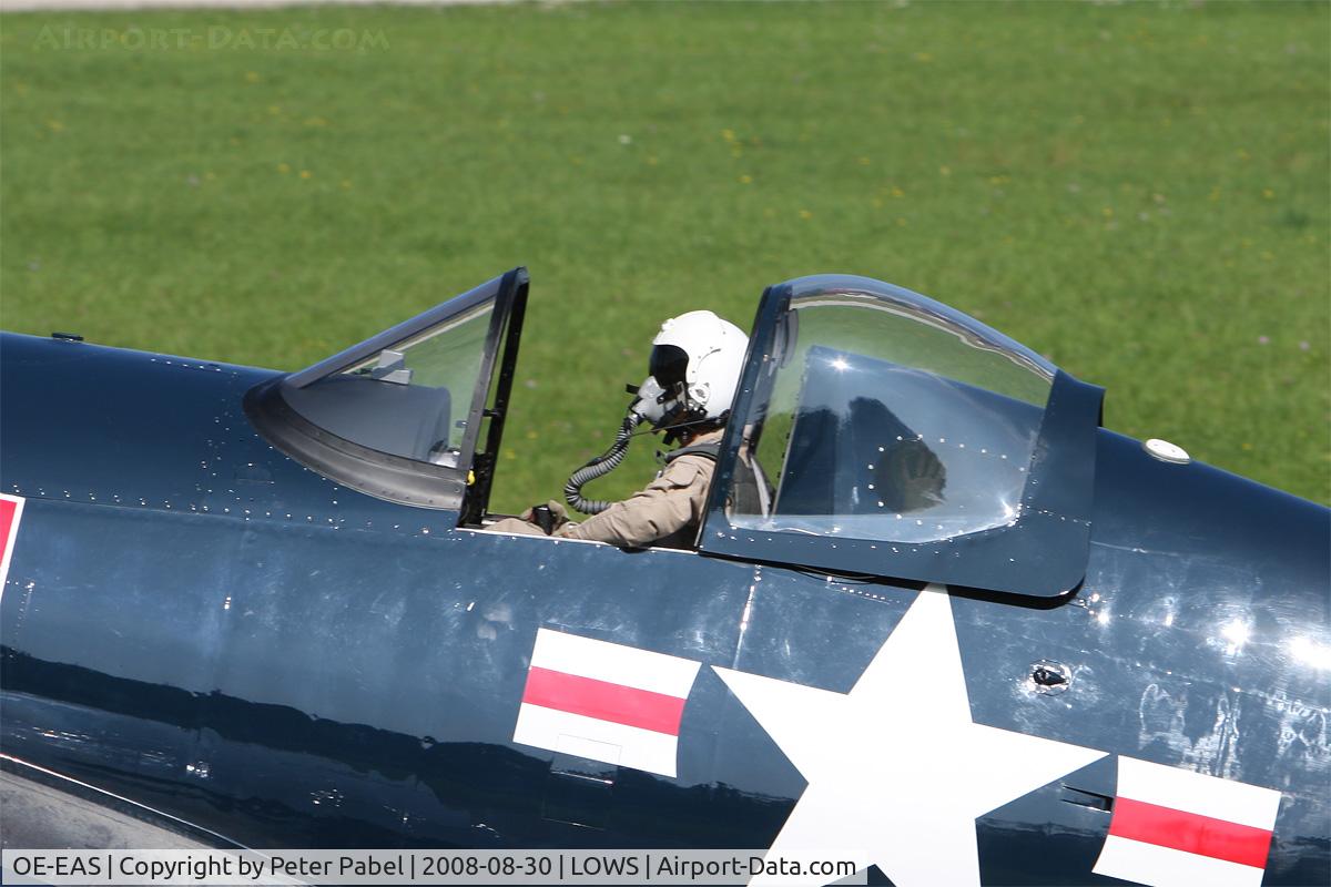 OE-EAS, 1945 Vought F4U-4 Corsair C/N 9149, Hand