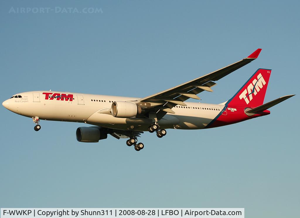 F-WWKP, 2008 Airbus A330-223 C/N 0949, C/n 949 - First new aircraft in new c/s for TAM... Landing rwy 32L after first flight...