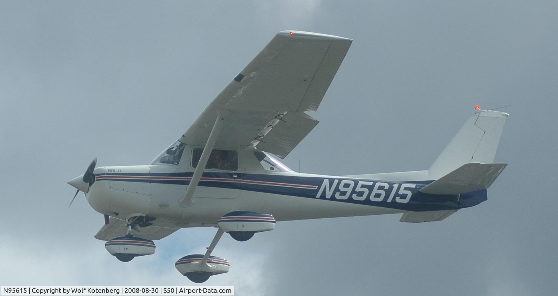 N95615, 1984 Cessna 152 C/N 15285938, on final