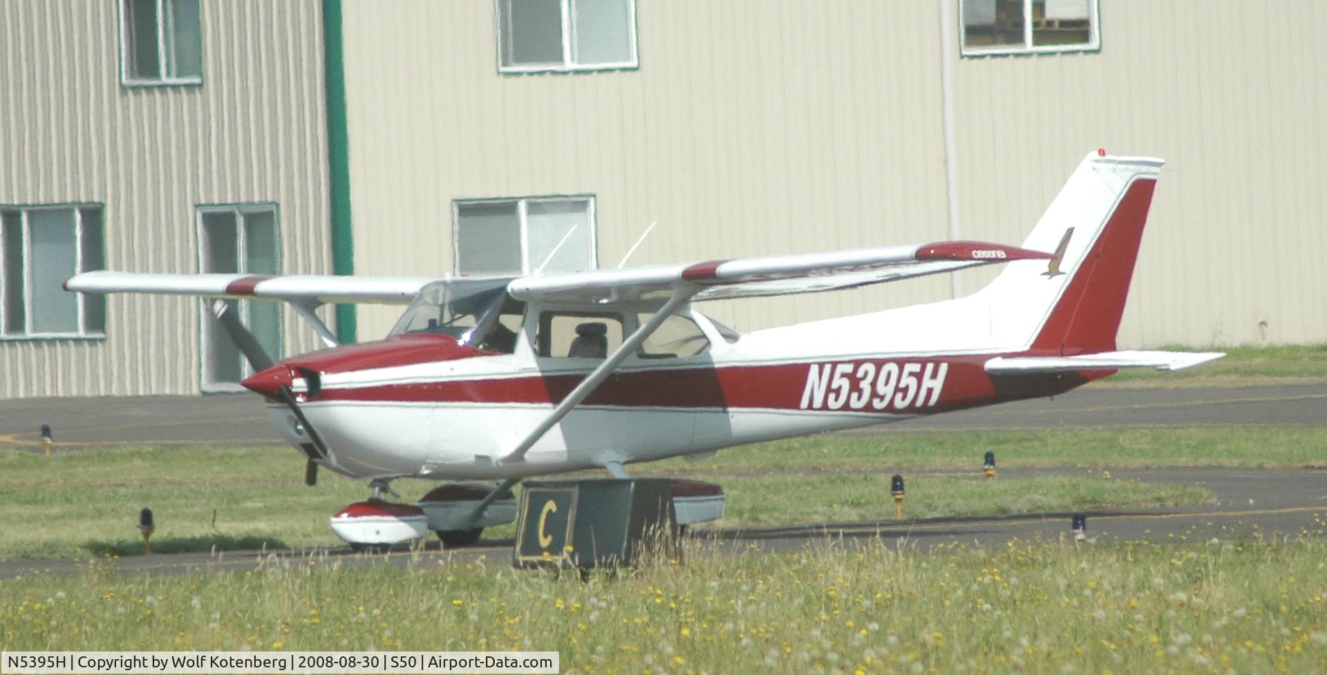N5395H, 1975 Cessna 172M C/N 17265421, warming up