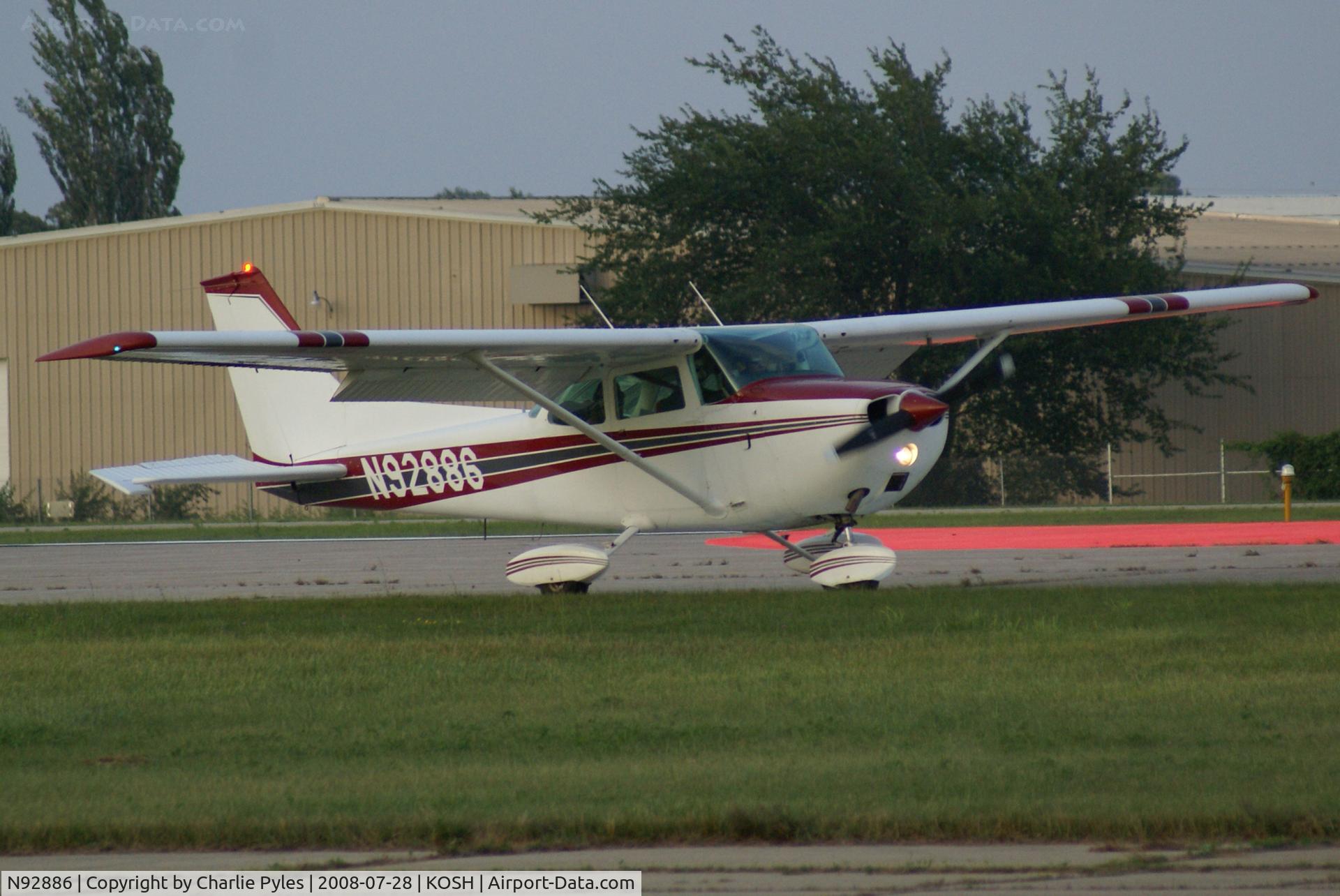 N92886, 1973 Cessna 172M C/N 17261640, Gettin' off in to the grass jsut the way he's supposed to do it.