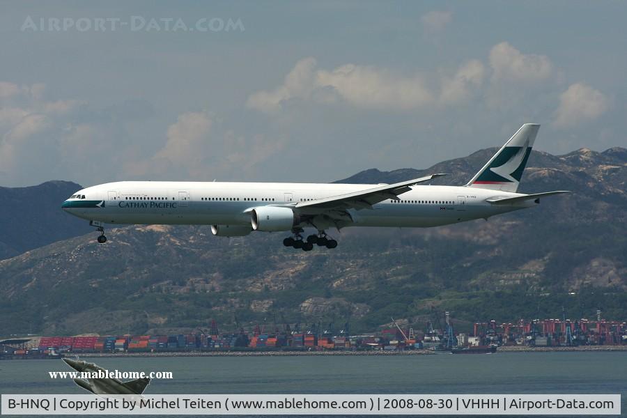 B-HNQ, 2006 Boeing 777-367 C/N 34244 / 567, Cathay Pacific arriving on runway 25R