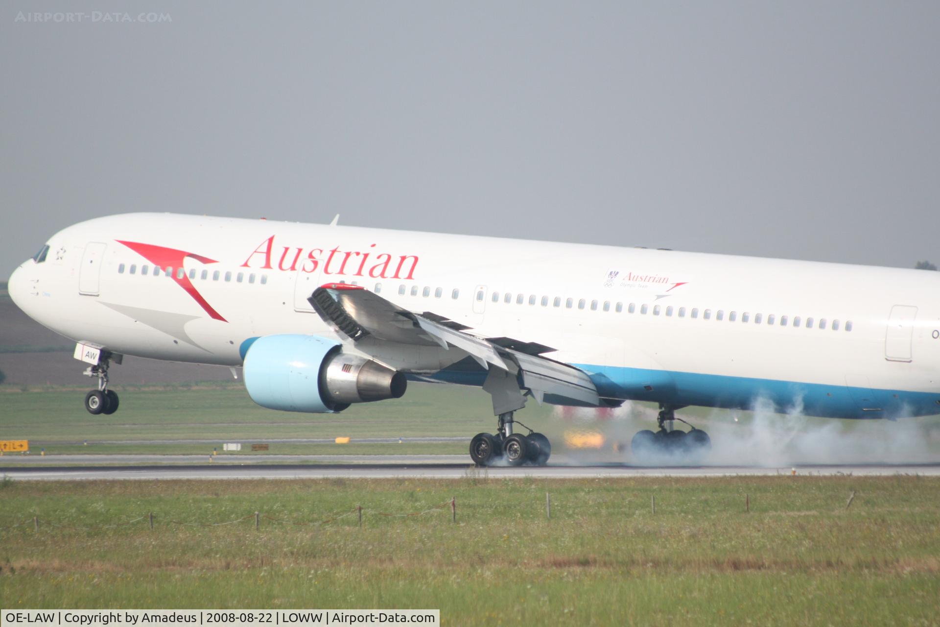 OE-LAW, 1992 Boeing 767-3Z9/ER C/N 26417, Boeing 767 landing RWY16