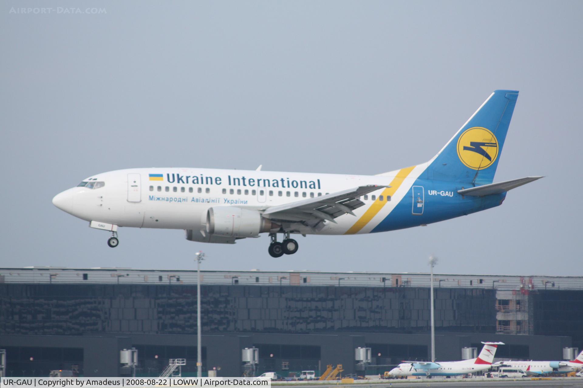 UR-GAU, 1992 Boeing 737-5Y0 C/N 25182, Boeing 737 landing RWY16