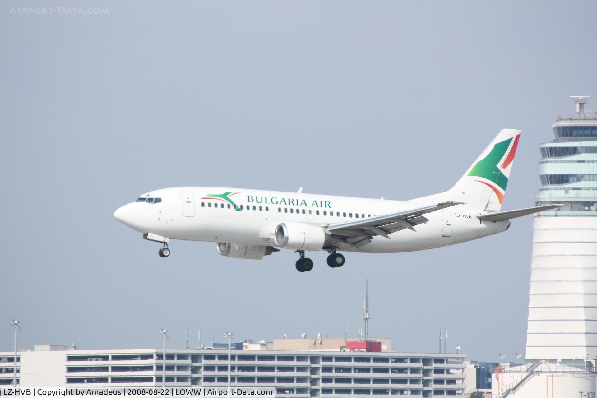 LZ-HVB, Boeing 737-3S1 C/N 24834, Boeing 737 landing RWY16