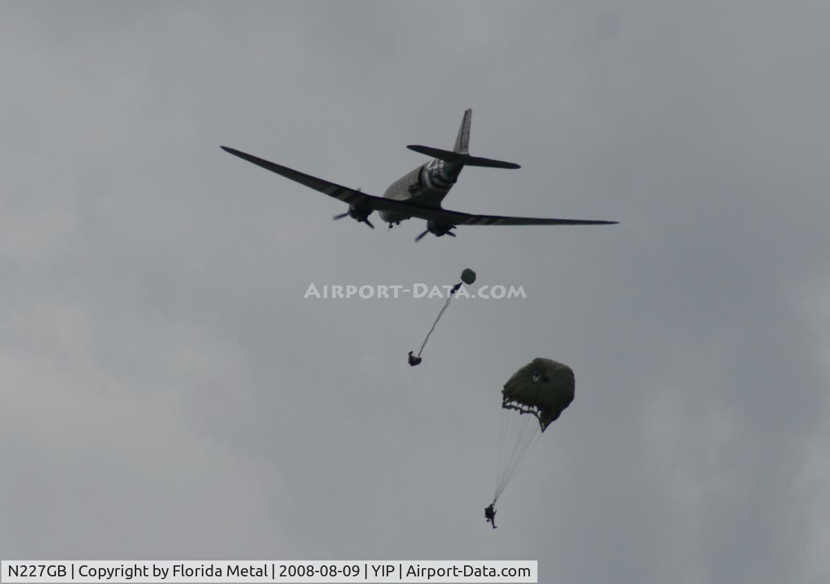 N227GB, 1945 Douglas DC-3C C/N 16597, C-47 ropping parachutes