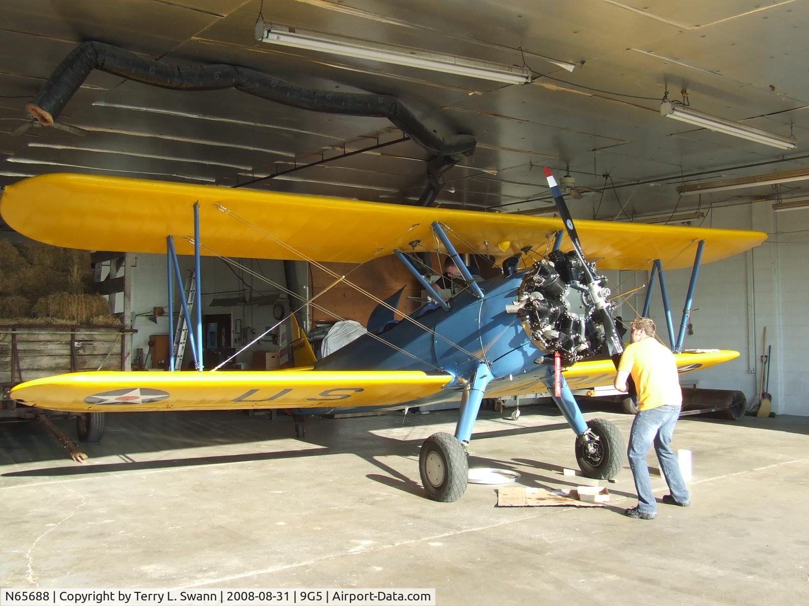 N65688, Boeing E75 C/N 75-8469, Stearman with it's new owner at Royalton.