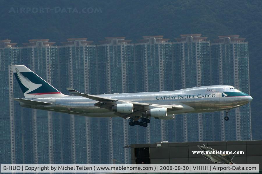 B-HUO, 2001 Boeing 747-467F/SCD C/N 32571, Cathay Pacific Cargo arriving on runway 25L