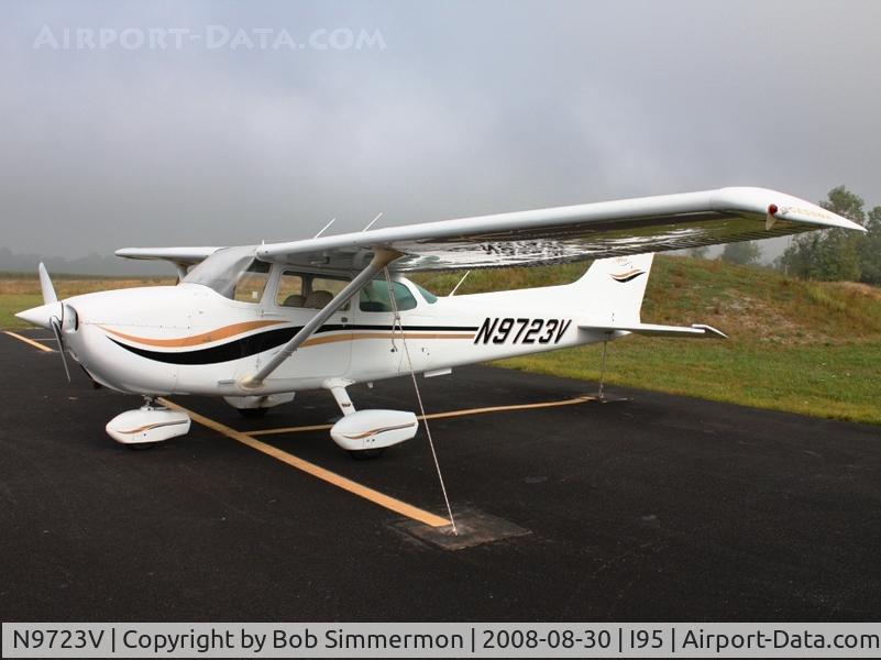 N9723V, 1974 Cessna 172M C/N 17264489, On the ramp at Kenton, OH