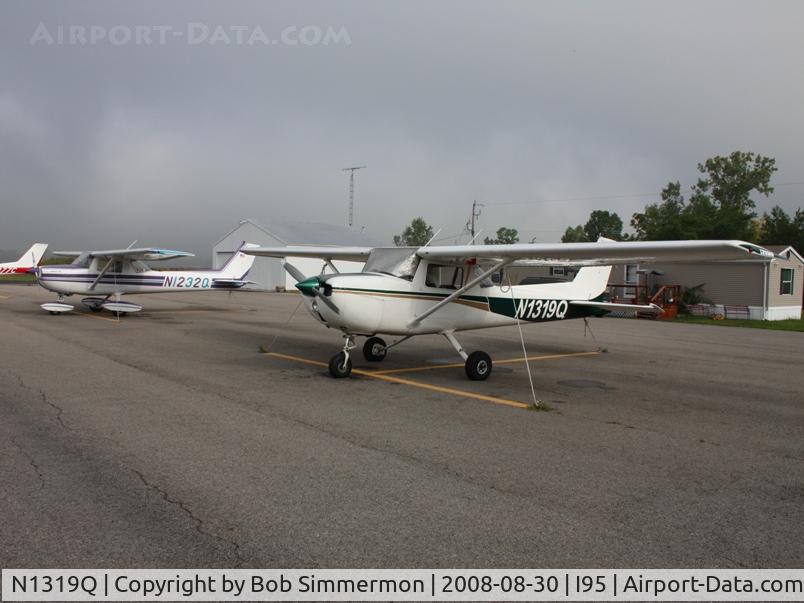 N1319Q, 1971 Cessna 150L C/N 15072619, On the ramp at Kenton, OH