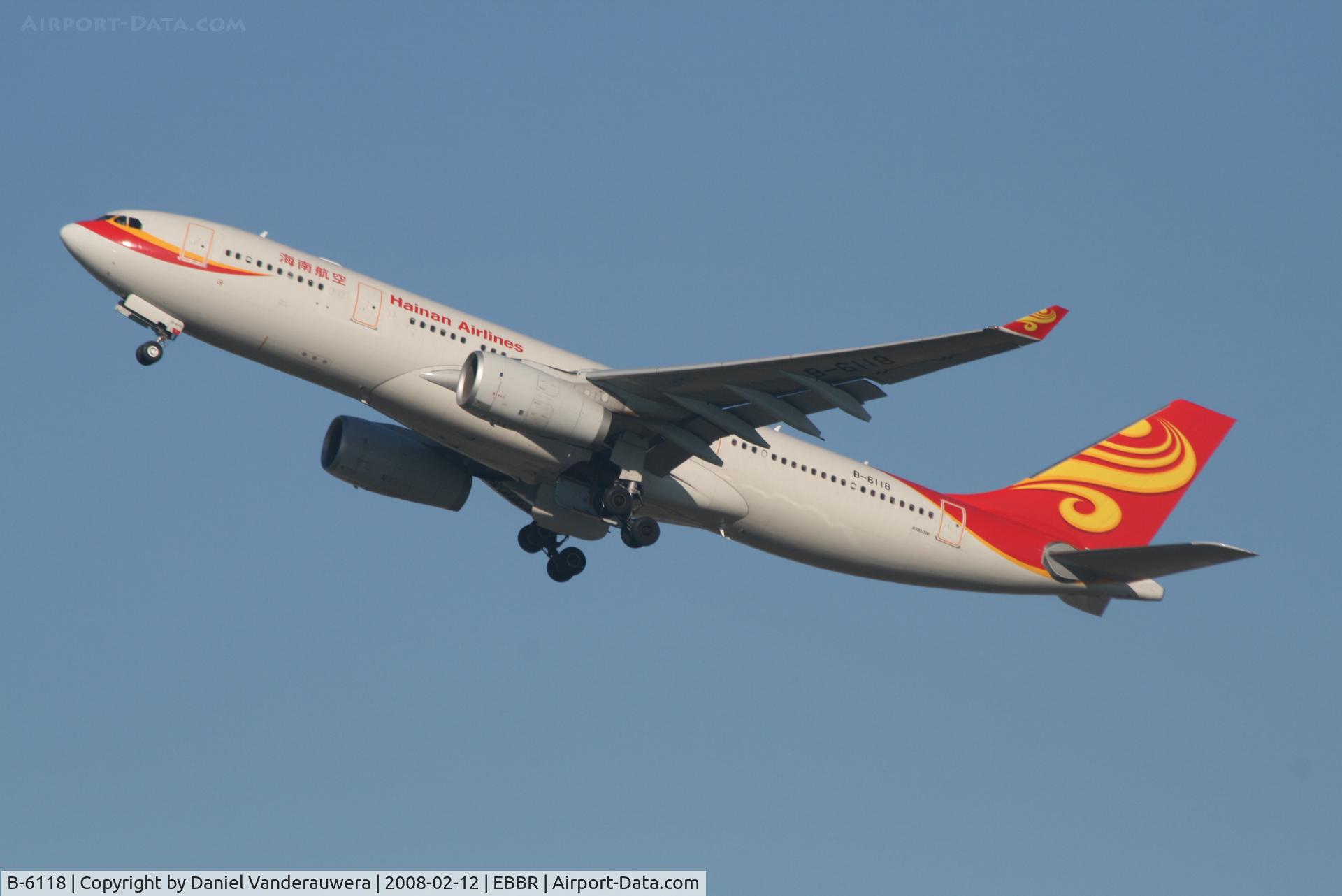 B-6118, 2007 Airbus A330-243 C/N 881, flight HU492 is taking off from rwy 25R