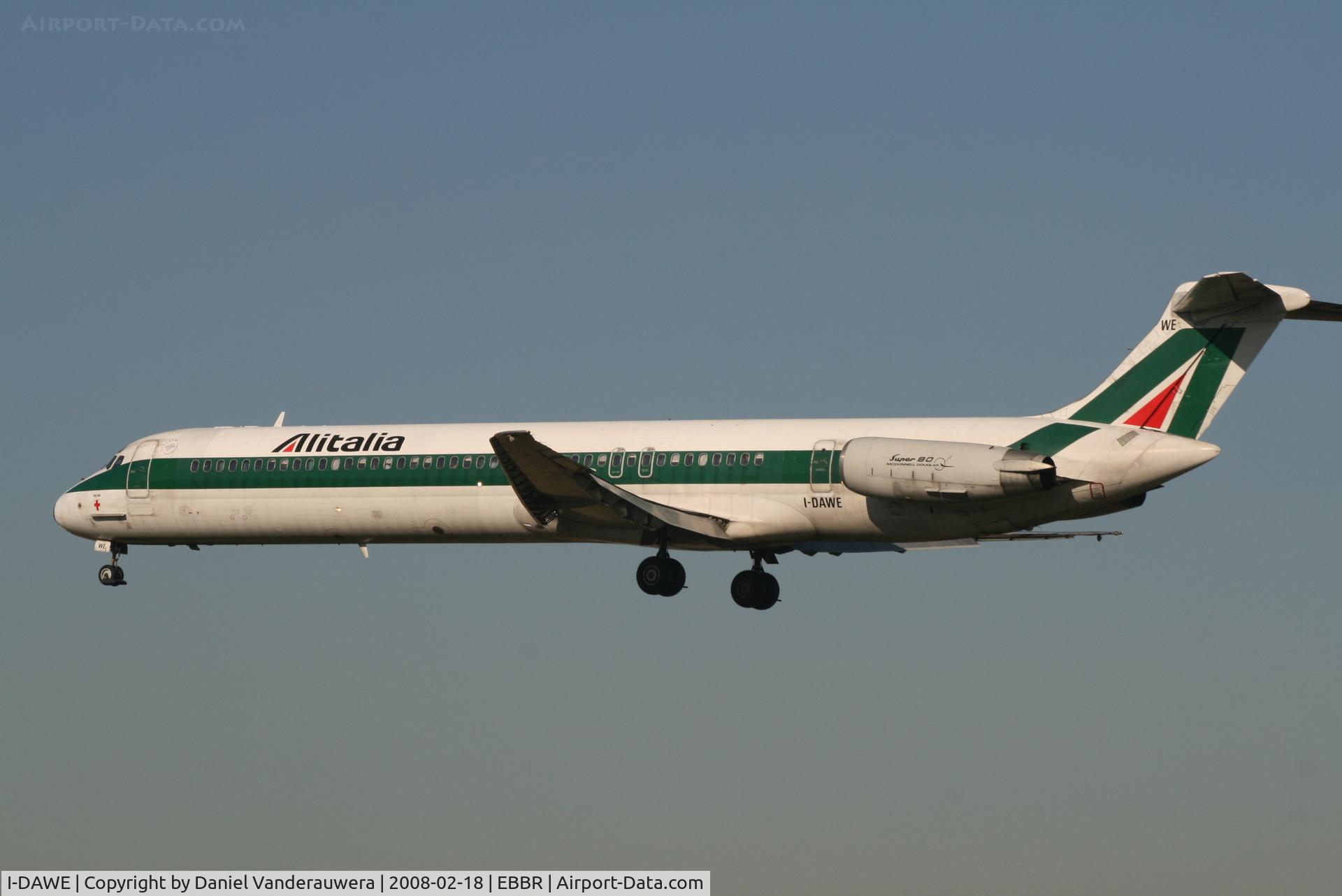 I-DAWE, 1983 McDonnell Douglas MD-82 (DC-9-82) C/N 49193/1127, flight AZ146 is descending to rwy 25L