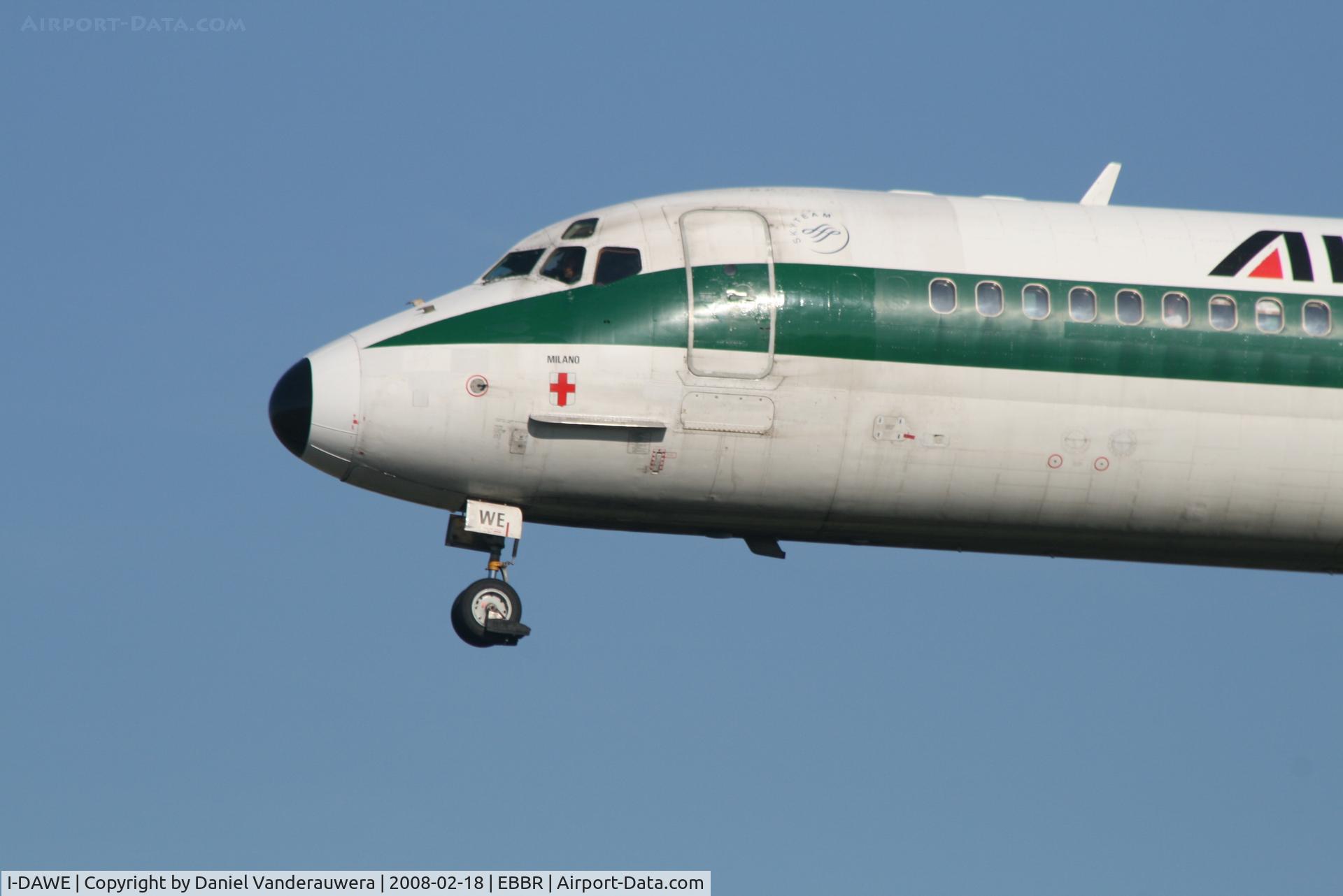 I-DAWE, 1983 McDonnell Douglas MD-82 (DC-9-82) C/N 49193/1127, descending to rwy 25L