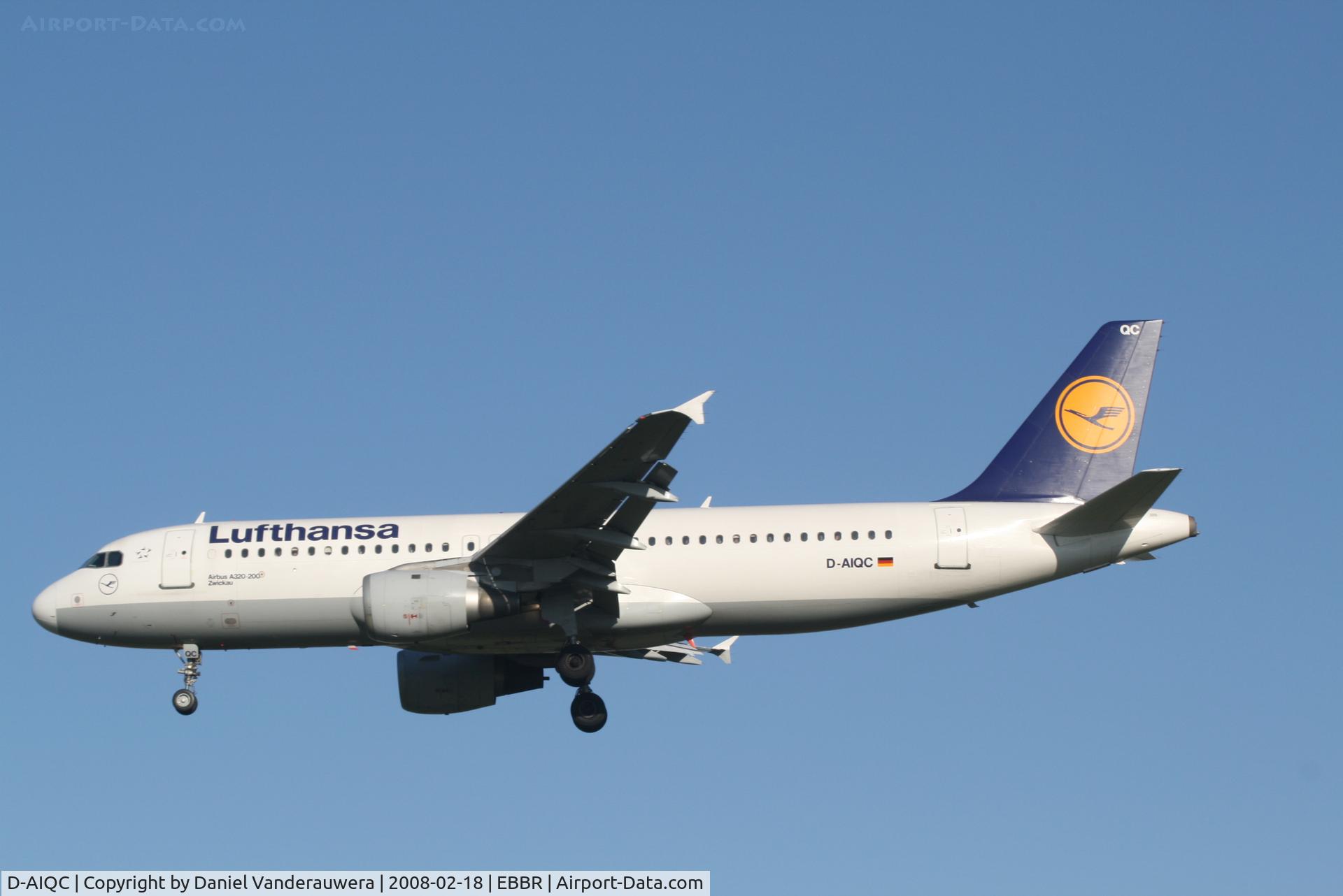 D-AIQC, 1991 Airbus A320-211 C/N 0201, descending to rwy 25L