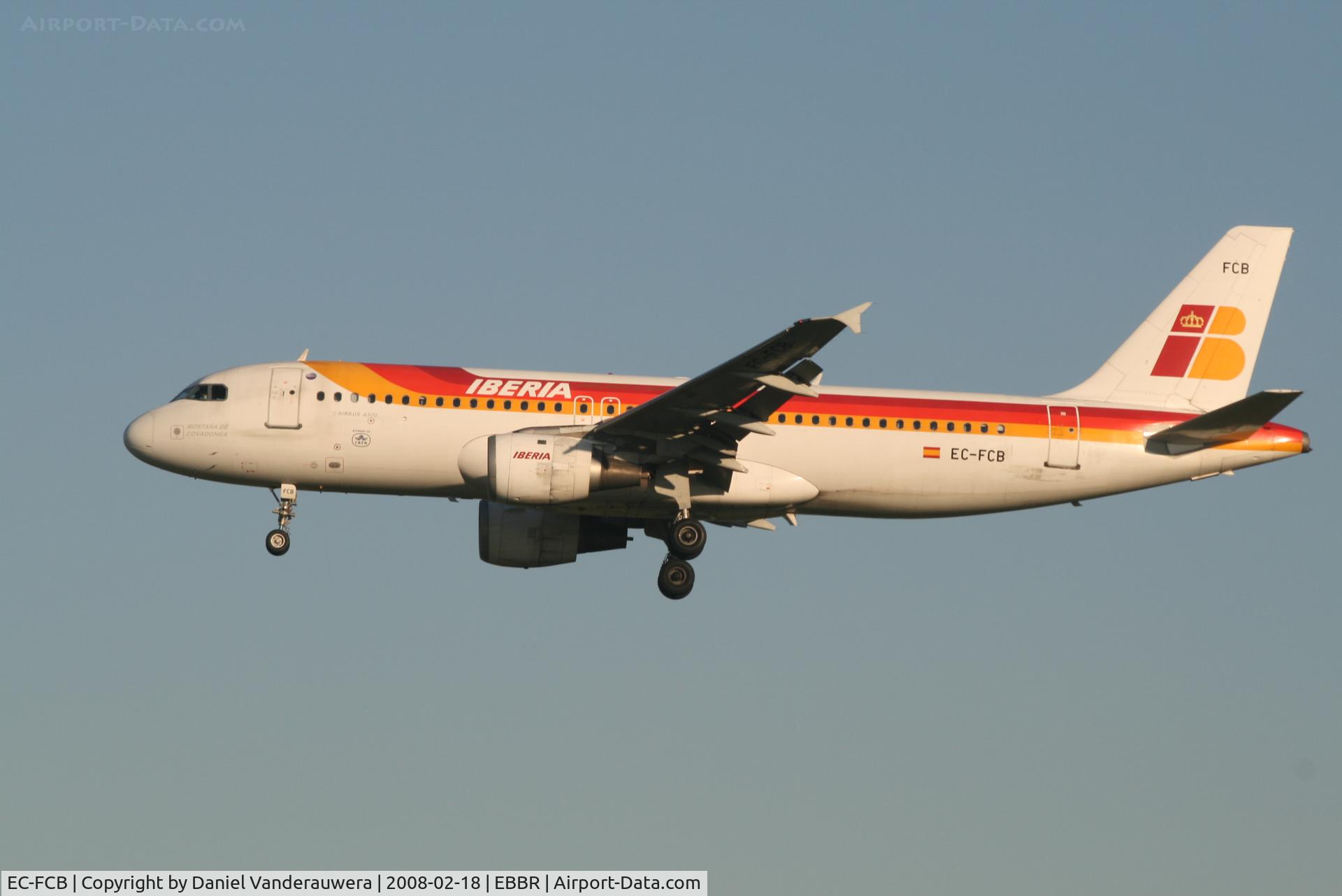 EC-FCB, 1990 Airbus A320-211 C/N 0158, arrival of flight IB3216 to rwy 25L