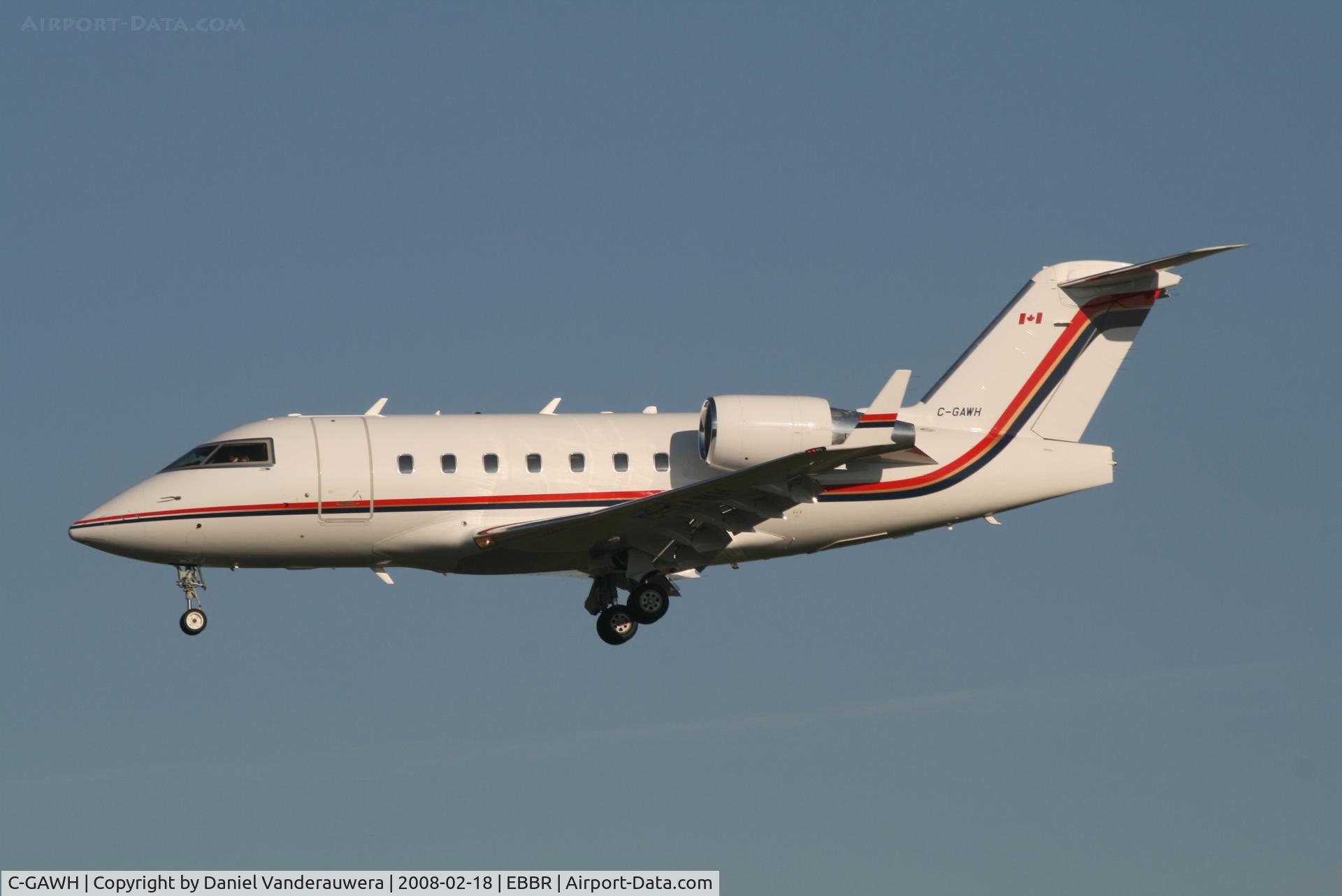 C-GAWH, 2003 Bombardier Challenger 604 (CL-600-2B16) C/N 5557, descending to rwy 25L