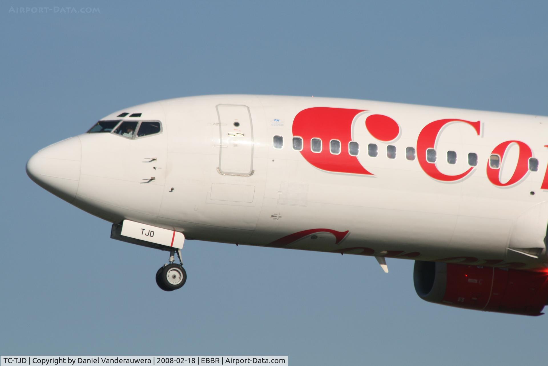 TC-TJD, 1994 Boeing 737-4Q8 C/N 25375/2598, descending to rwy 25L