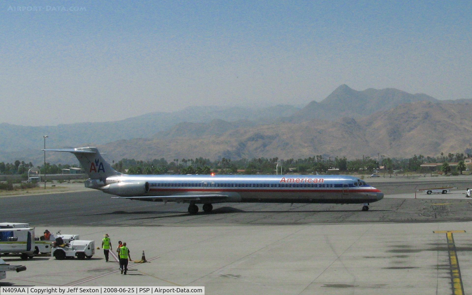 N409AA, 1986 McDonnell Douglas MD-82 (DC-9-82) C/N 49320, Arriving at Palm Springs International Airport