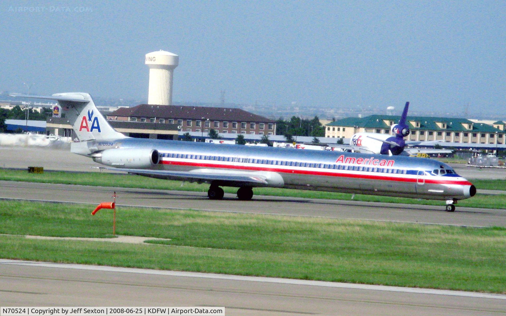 N70524, 1990 McDonnell Douglas MD-82 (DC-9-82) C/N 49916, Take-off from Dallas - Fort Worth
