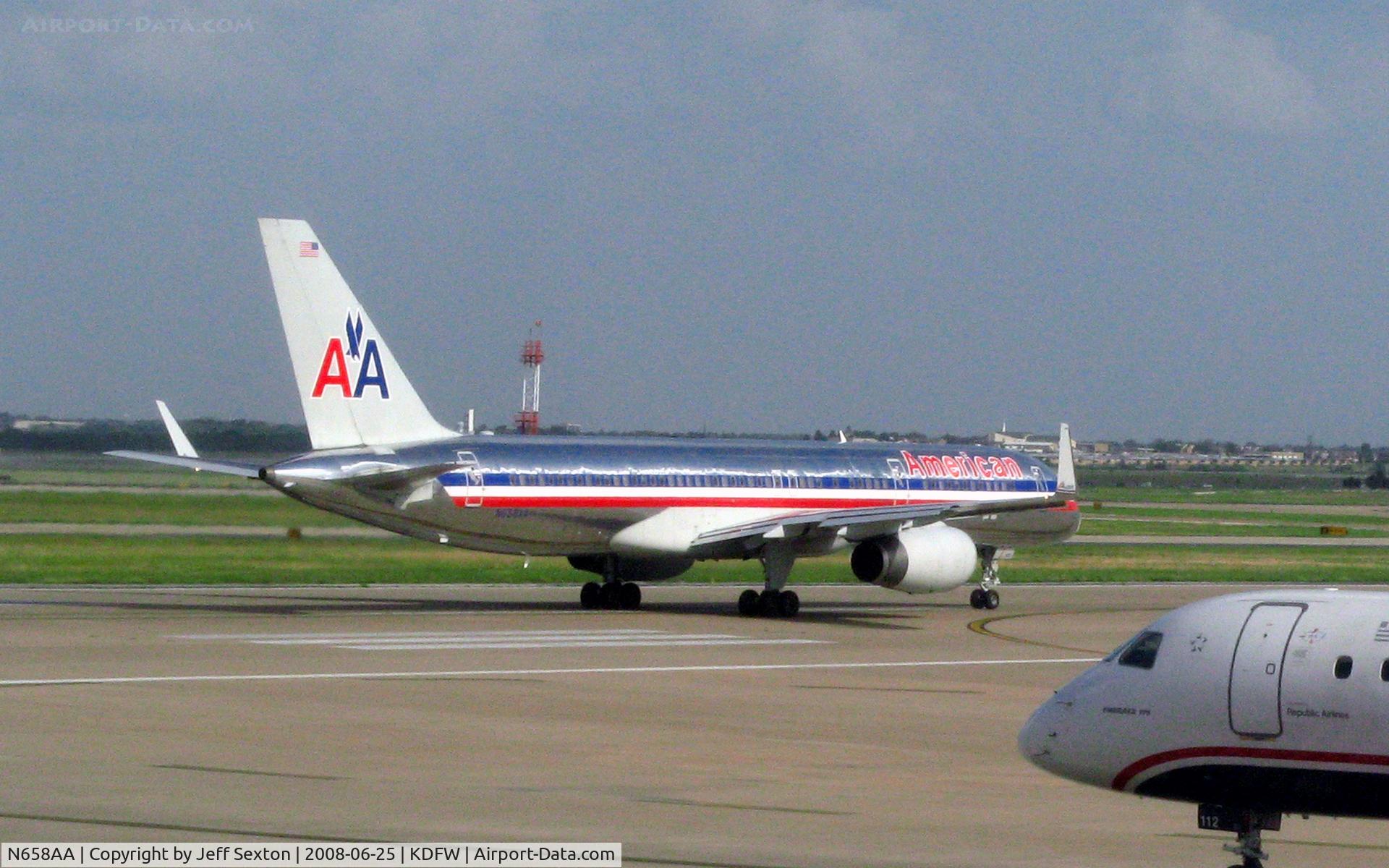 N658AA, 1991 Boeing 757-223 C/N 24616, Take-off from Dallas - Fort Worth