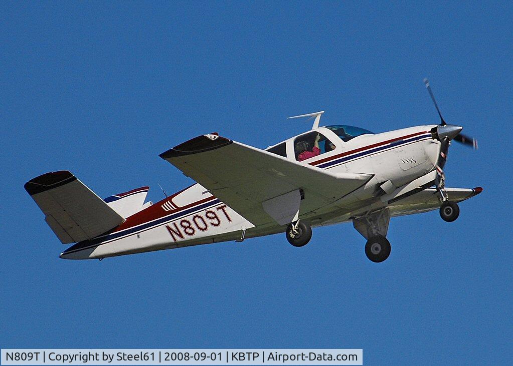 N809T, 1973 Beech V35B Bonanza C/N D-9460, Take off Runway 8 @ Butler County