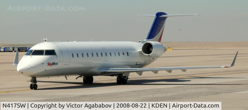 N417SW, 2000 Bombardier CRJ-200LR (CL-600-2B19) C/N 7400, At Denver