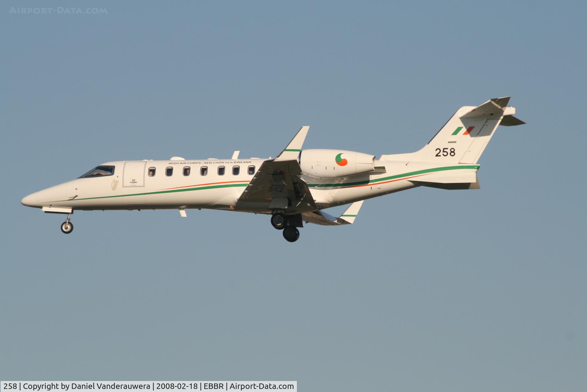 258, 2003 Learjet 45 C/N 45-234, descending to rwy 25L