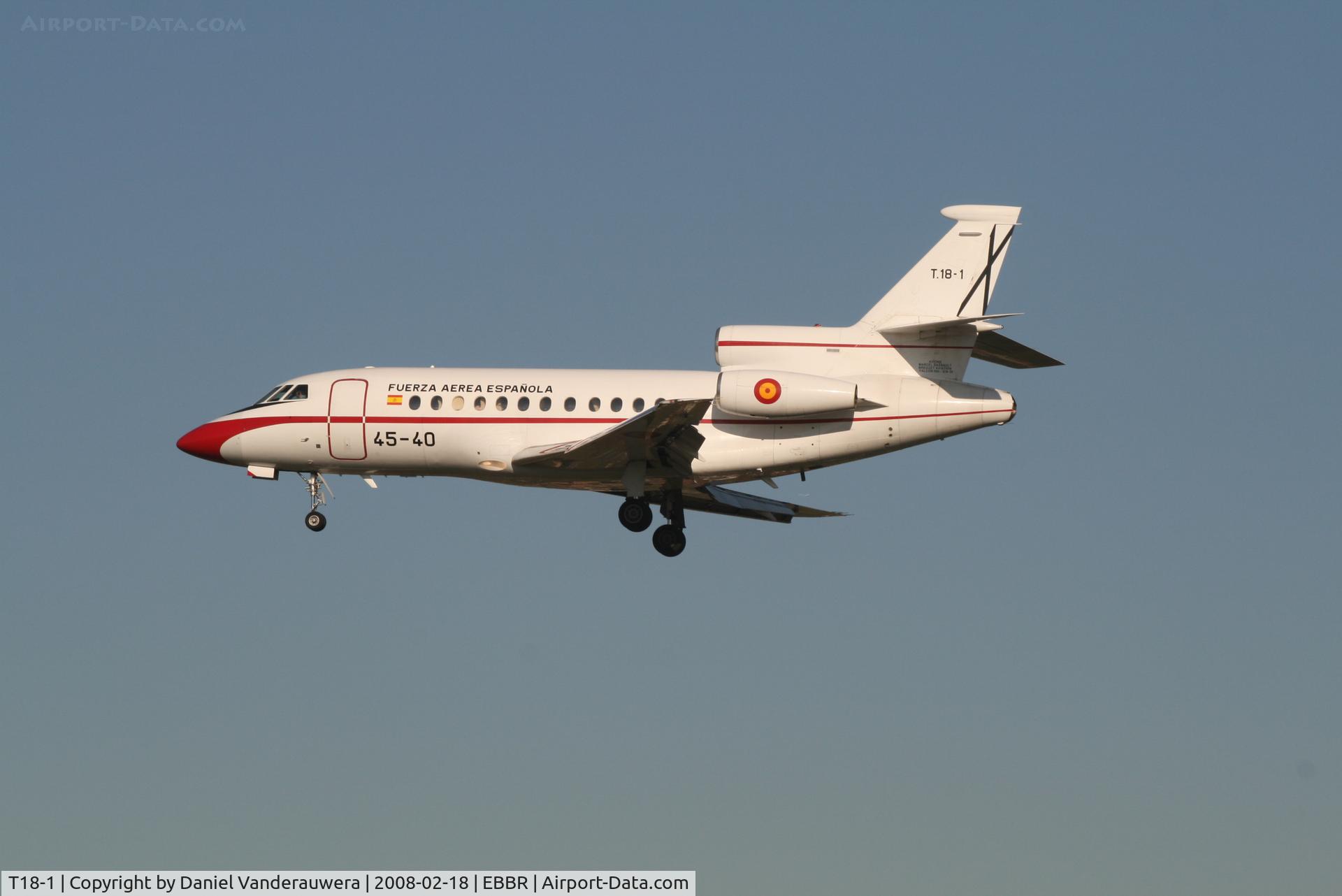 T18-1, 1987 Dassault Falcon 900 C/N 38, descending to rwy 25L