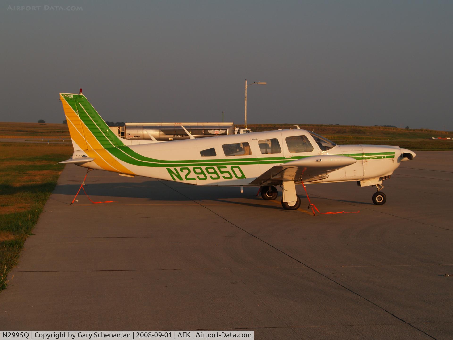 N2995Q, Piper PA-32R-300 Cherokee Lance C/N 32R-7780275, ON TARMAC IN NEBRASKA CITY