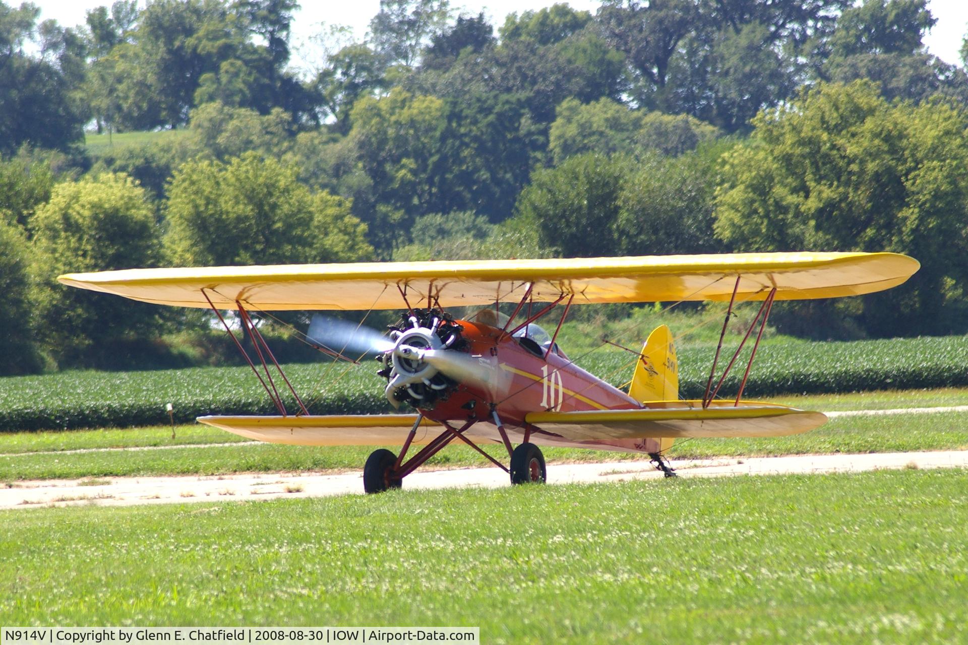 N914V, 1931 Brunner-Winkle Bird CK C/N 4004, Taxiing to the ramp with the mail.