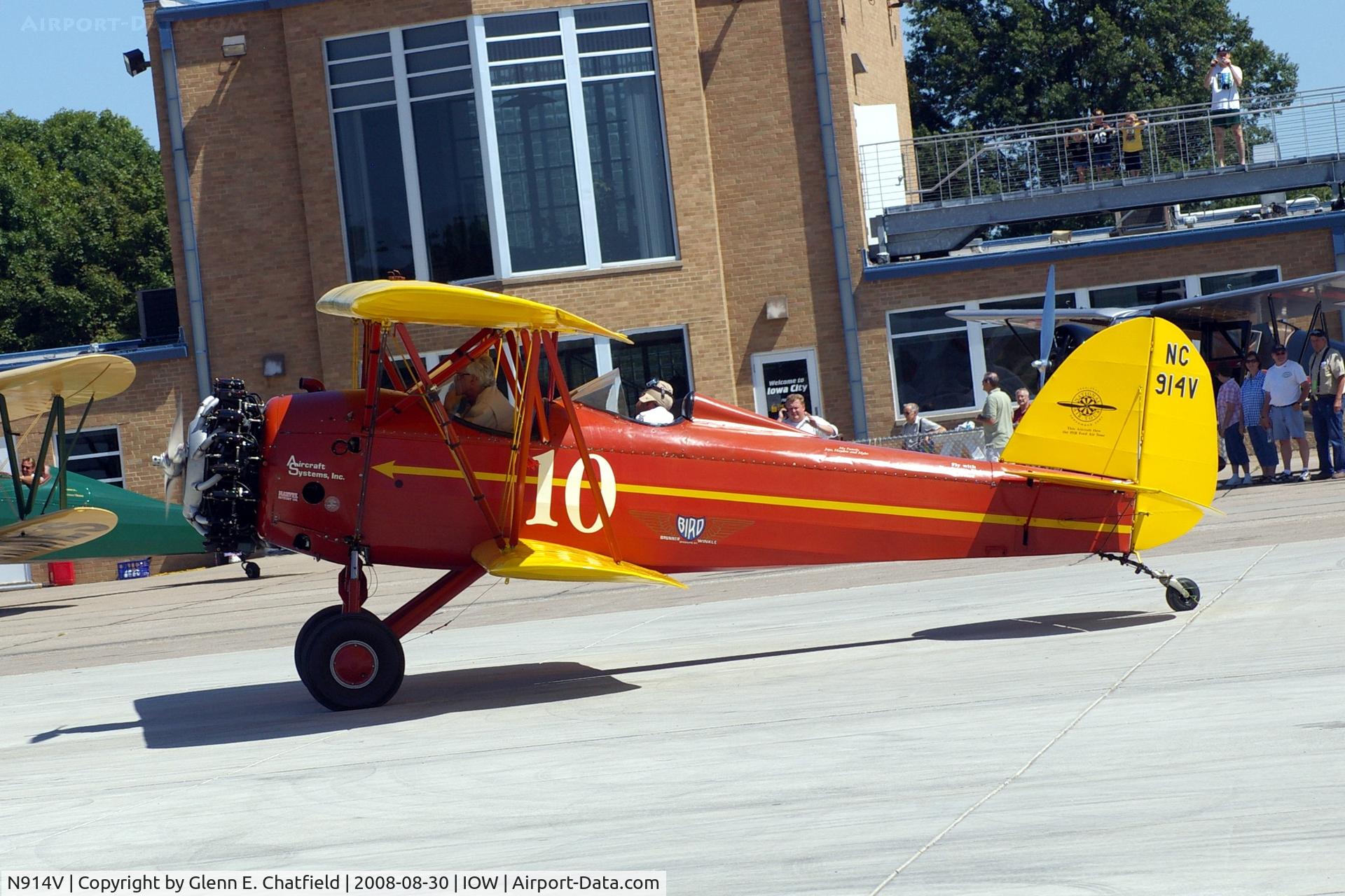 N914V, 1931 Brunner-Winkle Bird CK C/N 4004, Looking for a parking spot.