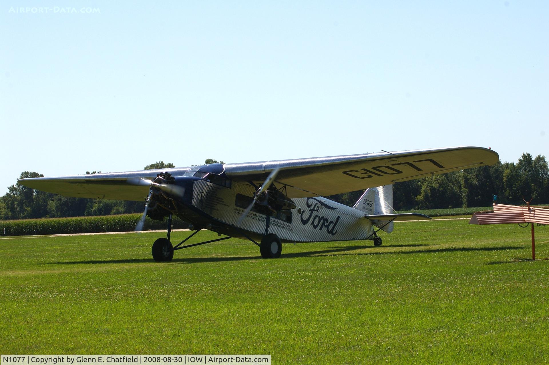 N1077, 1927 Ford 4-AT-B Tri-Motor C/N 10, Taxiing to the ramp with the mail.