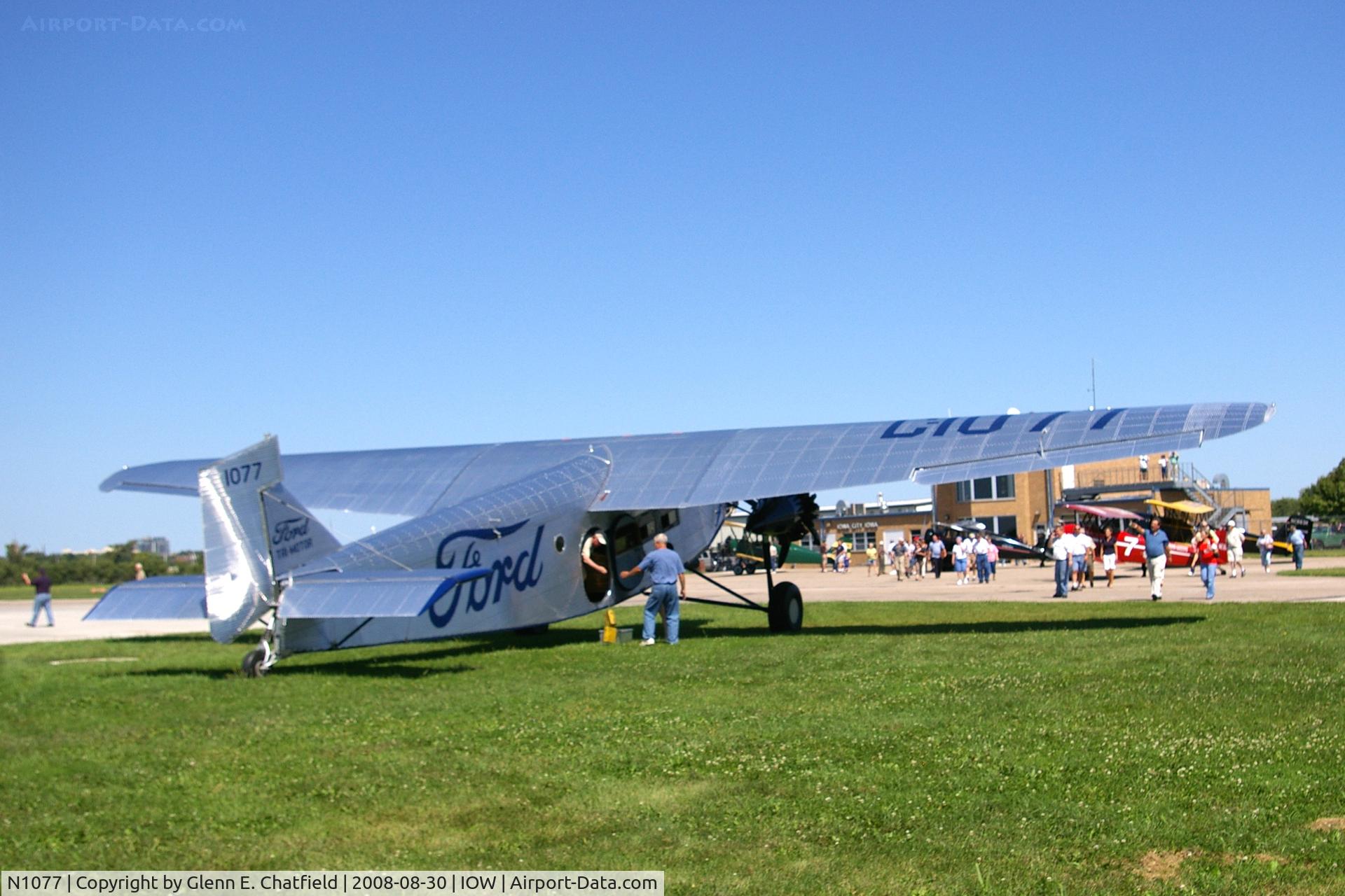 N1077, 1927 Ford 4-AT-B Tri-Motor C/N 10, Just parked, ready to deliver the mail