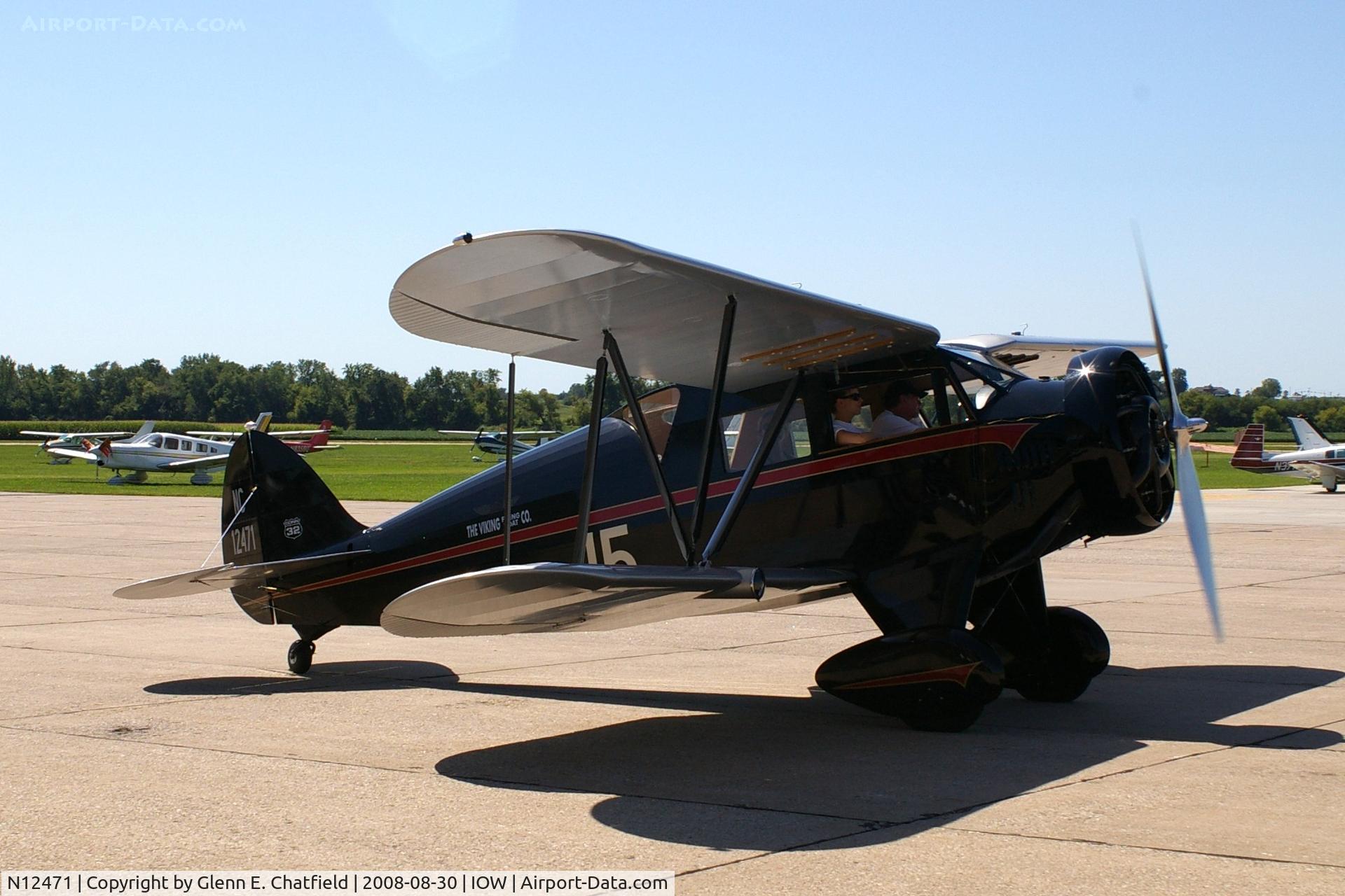 N12471, 1932 Waco UEC C/N 3637, Parking with the U.S. Mail