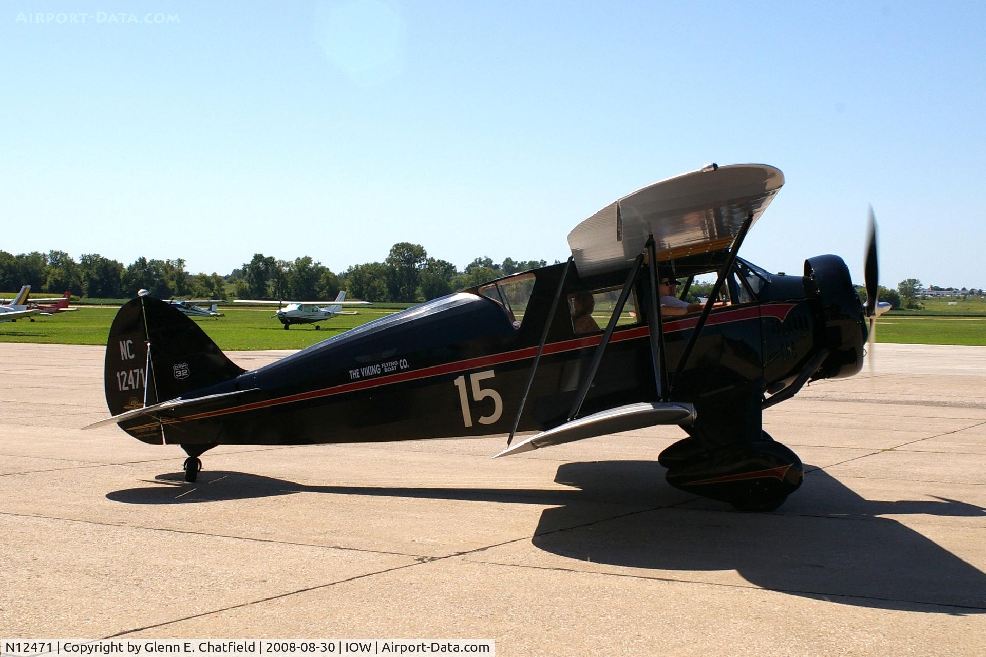 N12471, 1932 Waco UEC C/N 3637, Parking with the U.S. Mail
