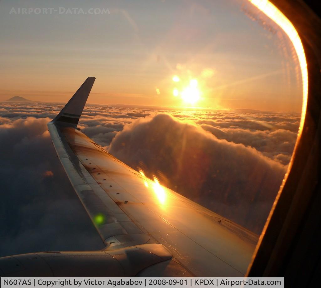 N607AS, 1999 Boeing 737-790 C/N 29751, Minutes after take-off from Portland.