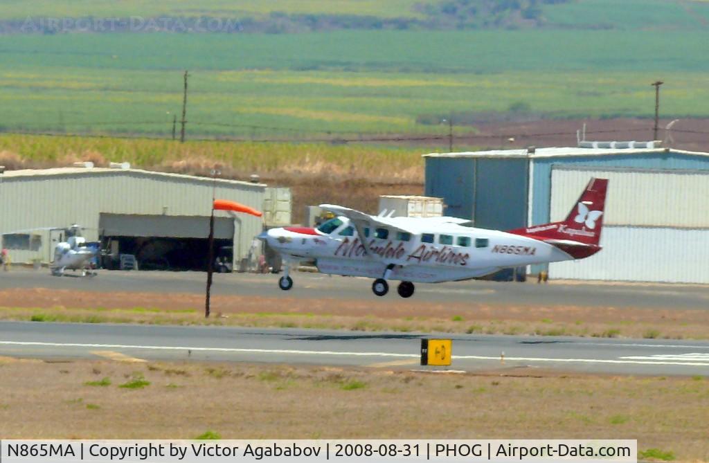 N865MA, 2002 Cessna 208B C/N 208B-0996, At Kahului. This is Caravan, in reality...
