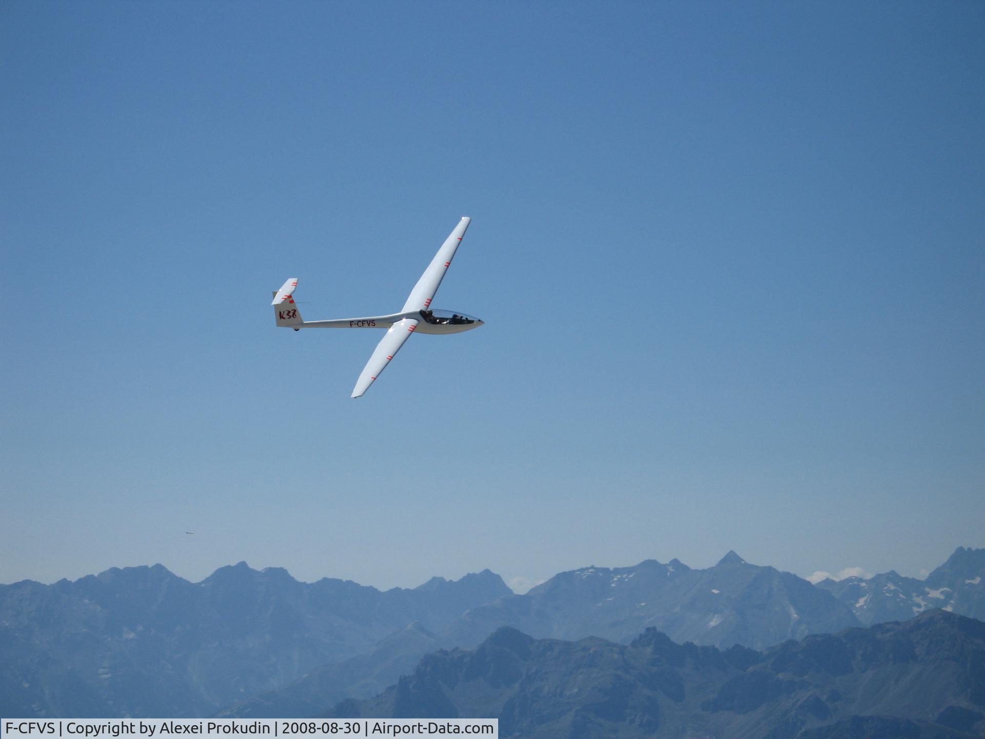 F-CFVS, Glaser-Dirks DG-300 Elan C/N 3E229, Mount Shaberton 3130m, the iarcraft was flyng above us