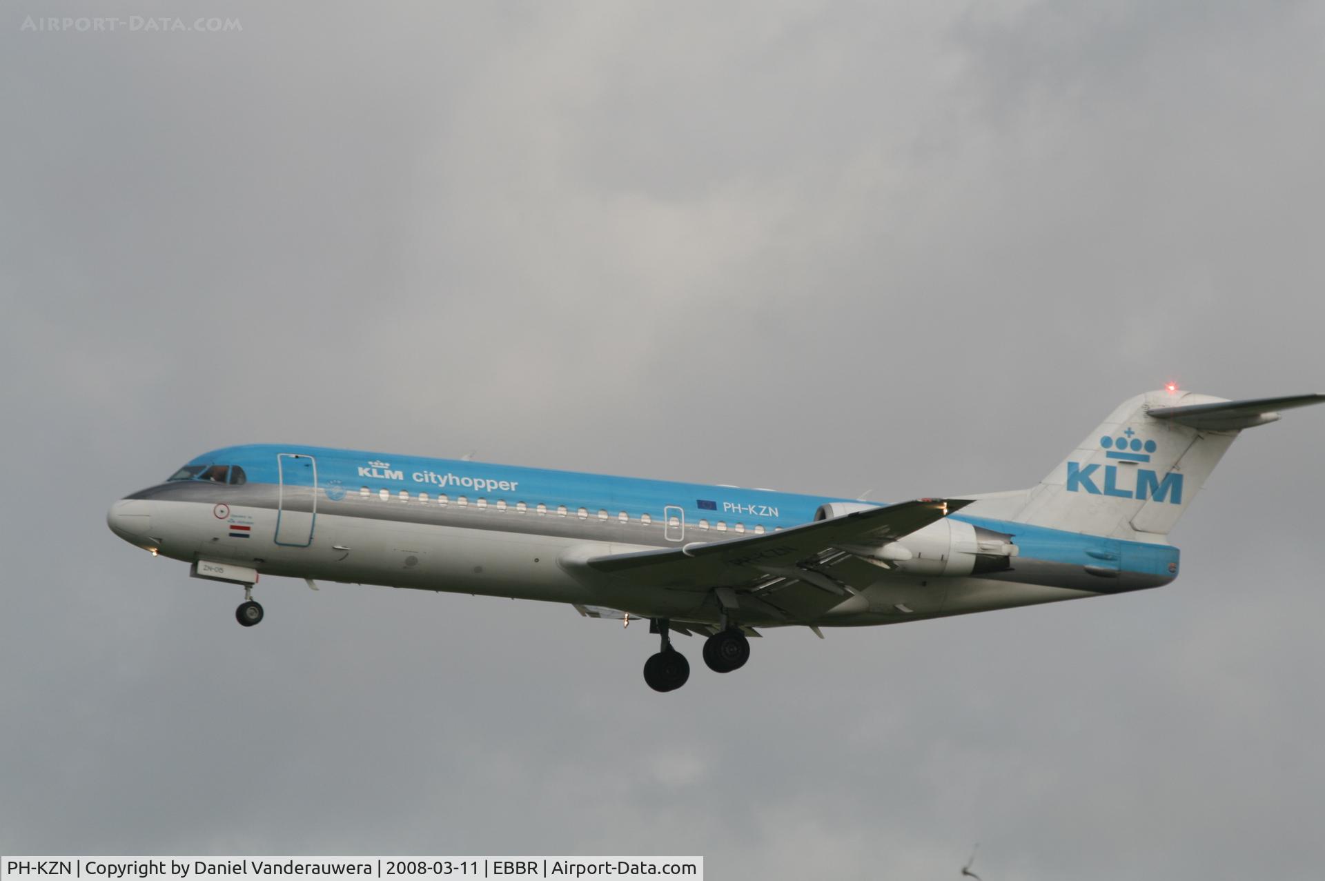 PH-KZN, 1995 Fokker 70 (F-28-0070) C/N 11553, arrival of flight KL1723 to rwy 25L