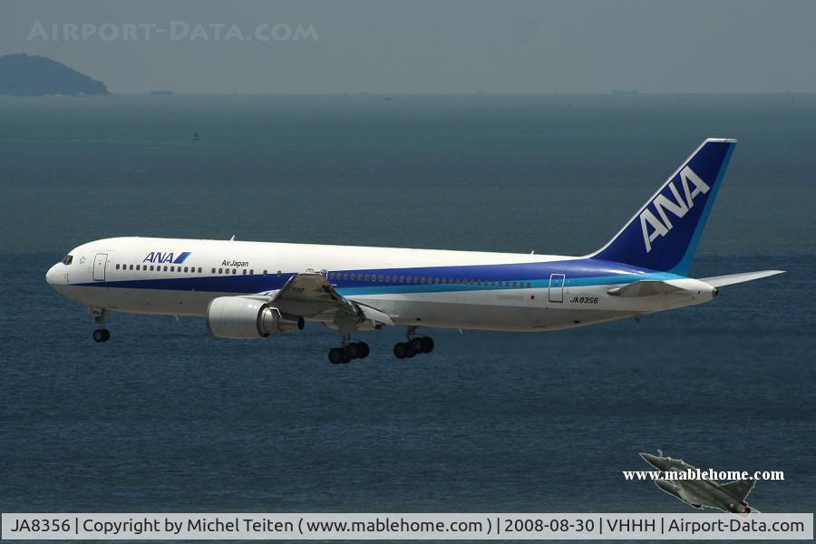JA8356, 1991 Boeing 767-381/ER C/N 25136, ANA in final approach to runway 25R